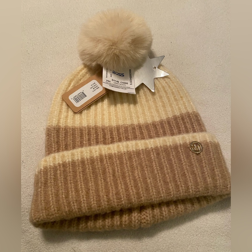(A250)Woman’s Fur PomPom Striped Beanie Hat New With Tags